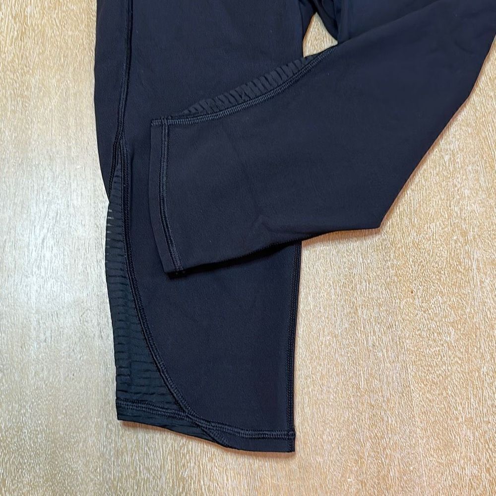 Lululemon Lean In Crop (17") - Picture 3 of 7